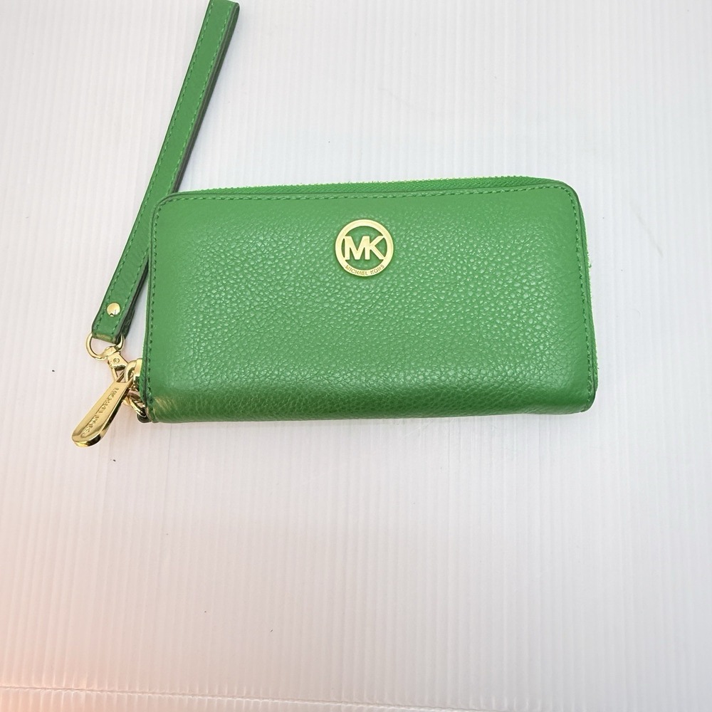Y2K Michael Kors Jet Set Travel Green Pebbled Leather Wristlet Wallet Gold Zip